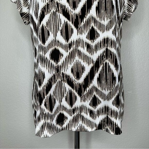 Chico’s Travelers Geometric Metallic Print Scoop Neck Short Sleeves Top - Picture 4 of 13